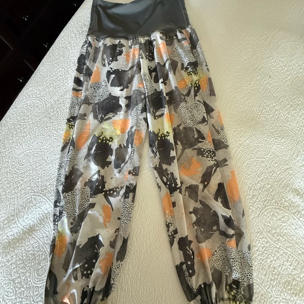 Lululemon Gray & Orange Yoga Pants❗️